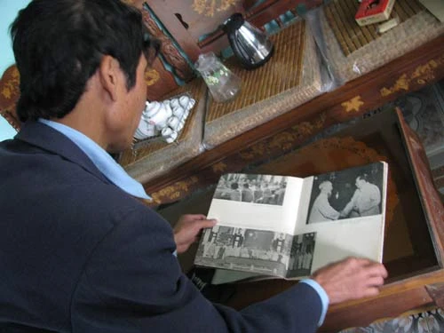 Anh nông dân "hâm" và kho sách có một không hai ảnh 2