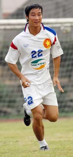 Quốc Vượng đang tập luyện trong màu áo Thể Công. Ảnh: QUANG THẮNG