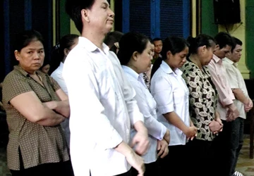 Đường dây chăn dắt gái mại dâm lớn nhất Sài Gòn hầu tòa ảnh 1