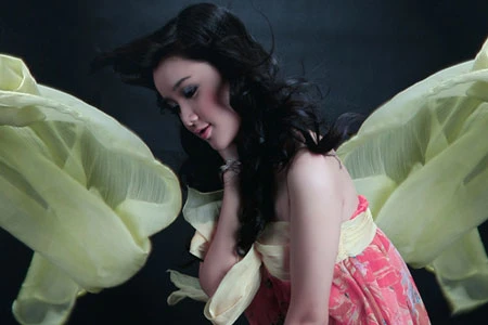 Xuân Mai chưa quen... "bị" nhìn chằm chằm ảnh 6