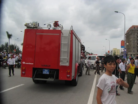 Sập sảnh khách sạn cao tầng, nhiều người thương vong ảnh 4