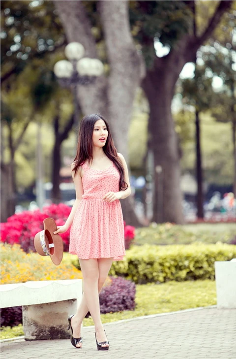 Diễm My 9x gợi cảm trong nắng Sài Gòn ảnh 6