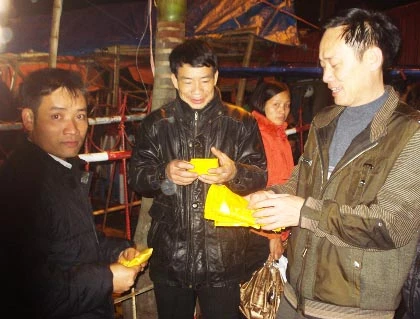 Lễ khai Ấn đền Trần: Hỗn loạn, hàng chục người ngất xỉu ảnh 16