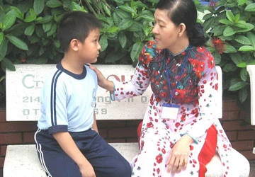 Trẻ bị nhiễm bệnh tâm thần do cha mẹ ảnh 1