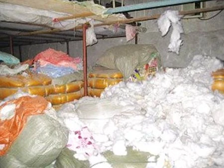 Công nghệ “hô biến” chăn bãi rác thành chăn bông mới ảnh 2