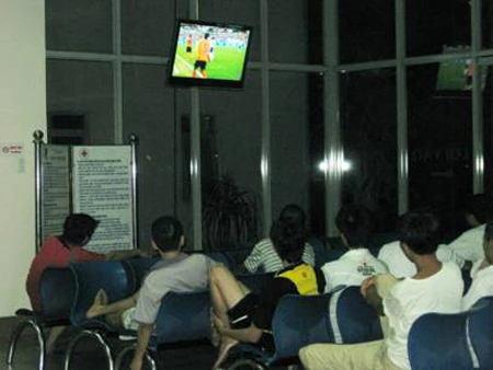 Bi hài tình huống đưa vợ đi đẻ đúng dịp World Cup ảnh 1 Bi hài tình huống đưa vợ đi đẻ đúng dịp World Cup ảnh 1