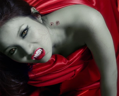 Một trong những hình ảnh “gây sốc” của Thủy Top trong loạt ảnh với chủ đề về lễ hội hóa trang Halloween. (Ảnh: Jundat)