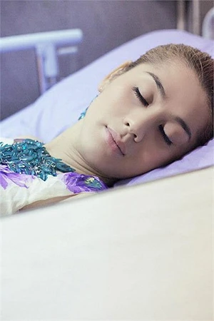 Lâm Chí Khanh tung ảnh xinh đẹp ở bệnh viện Thái Lan ảnh 3