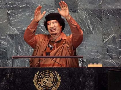 Thời trang "quái" của ông Gaddafi ảnh 15