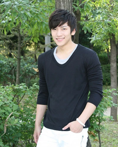 Sao phim “Cười lên, Dong Hae” gặp tai nạn xe ảnh 2 Sao phim “Cười lên, Dong Hae” gặp tai nạn xe ảnh 2