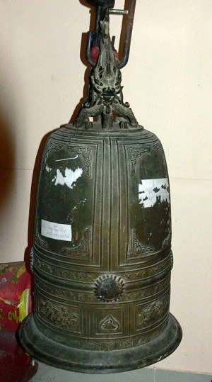 Chuông cổ giá 200 tỉ đồng chỉ là hợp kim đồng thau ảnh 1