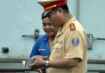 Trạm phó CSGT Cam Ranh mất chức ảnh 1 Trạm phó CSGT Cam Ranh mất chức ảnh 1