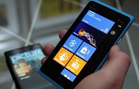 Điện thoại Lumia 900 màn hình lớn nhất của Nokia ảnh 2