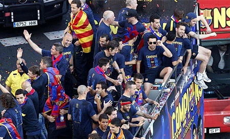 Barcelona ăn mừng chức vô địch La Liga thứ 22 trong lịch sử ảnh 4