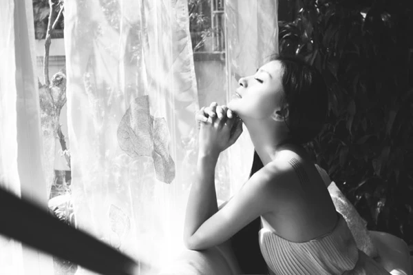 Ngô Thanh Vân gợi cảm trong nắng ảnh 3