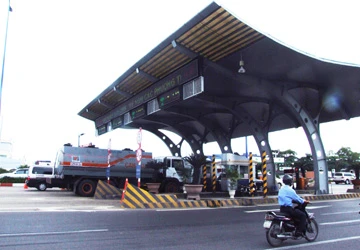 Đề nghị tăng phí qua trạm, thu phí vỉa hè ảnh 1