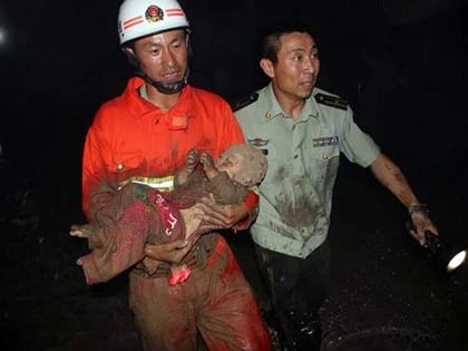 Hố tử thần "ngoạm" chết 2 người ảnh 1