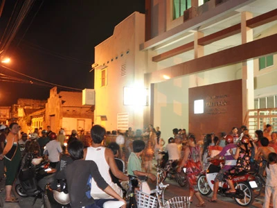 Xông vào phòng cấp cứu, đâm chết người ảnh 2