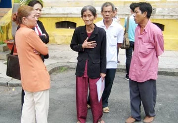 Phía sau cái ác ảnh 1