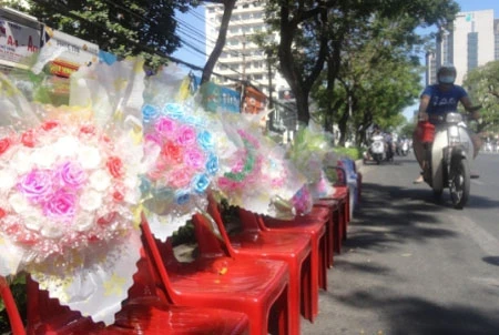 Hoa, quà Valentine ế ẩm ảnh 3 Hoa, quà Valentine ế ẩm ảnh 3