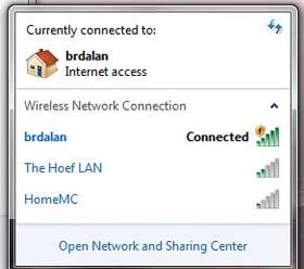 Trong Windows 7, việc kết nối mạng Wi-Fi khá đơn giản chỉ với một thao tác nhấn chuột.