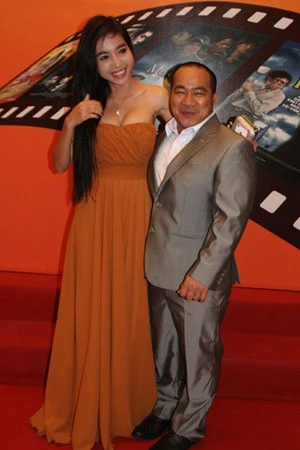 Hiếu Hiền đòi hôn Elly Trần ảnh 4