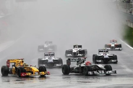 Những khoảnh khắc ấn tượng mùa F1 2010 ảnh 2