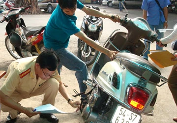 Sang tên xe đúng hạn vẫn bị phạt (!?) ảnh 1