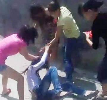 Ghen mất khôn - Bài 1: Cơn ghen bạo liệt tuổi học trò ảnh 2