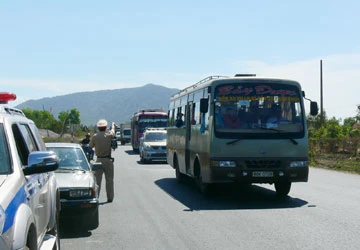 Mướt mồ hôi vì tàu xe tết ảnh 1