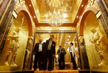 Khách sạn có bồn tắm, bồn cầu bằng vàng nguyên chất ảnh 1