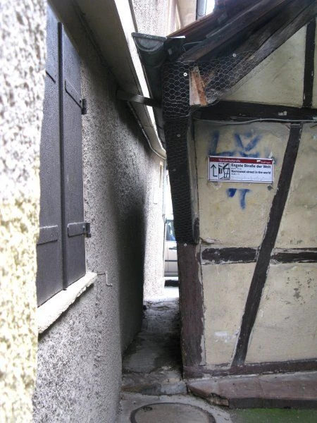 Đức lo mất danh hiệu phố hẹp nhất hành tinh ảnh 3