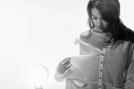 Ngân Khánh gợi cảm trong ảnh đen trắng ảnh 5