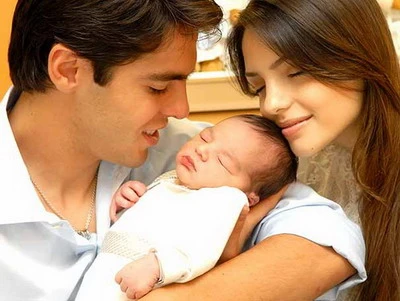 Kaka cùng vợ và bé Luca Kaka cùng vợ và bé Luca