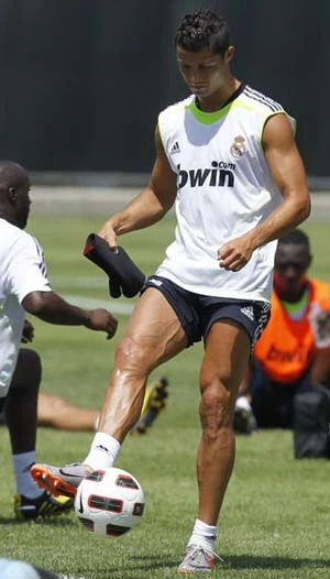 Cận cảnh đôi chân biến dạng của Cristiano Ronaldo ảnh 2