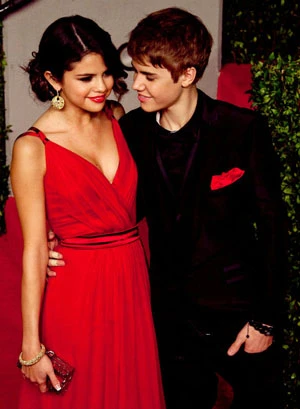 Justin Bieber cầu xin Selena Gomez quay lại ảnh 1