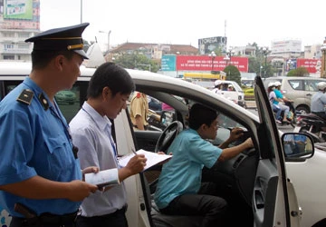 Taxi giả, nhái sẽ còn… dài dài ảnh 1