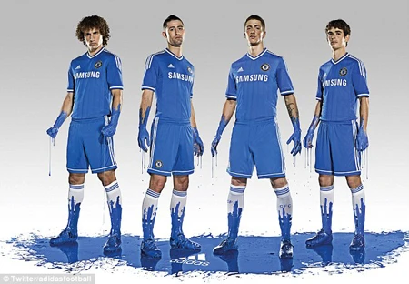 Chelsea “tiên phong” ra mắt mẫu áo đấu mùa sau ảnh 2