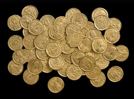 Vào rừng chơi bất ngờ tìm thấy kho báu ảnh 2