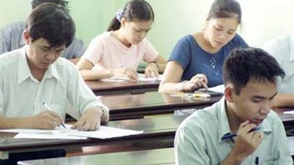 Cấm cử công chức quá 40 tuổi đi học thạc sĩ ảnh 1