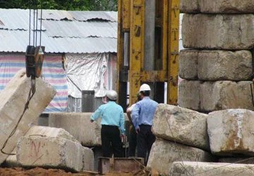 Ba công nhân bị các khối bê tông đè chết ảnh 1