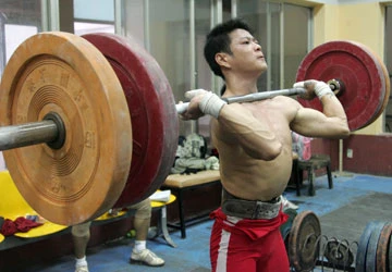 Lực sĩ cử tạ Thạch Kim Tuấn: Tuổi 17! ảnh 1