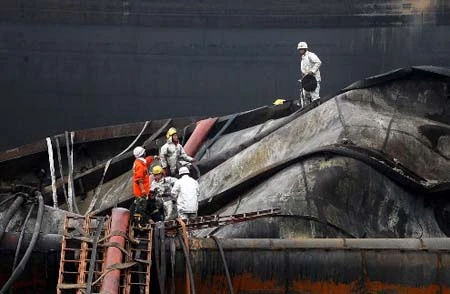 Thảm họa tràn dầu ở Trung Quốc ảnh 17