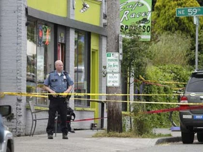 Xả súng trong quán café, 3 người chết ảnh 2