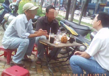 Một người bán “giống” cho hai người ảnh 1