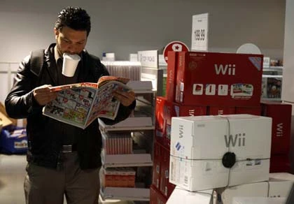 Dân Mỹ đổ xô đi mua TV nhân dịp khuyến mại ảnh 16