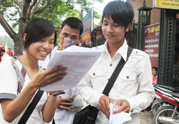 Phân tích đề thi ĐH 2010: Môn hóa khó, điểm thấp hơn năm trước ảnh 1