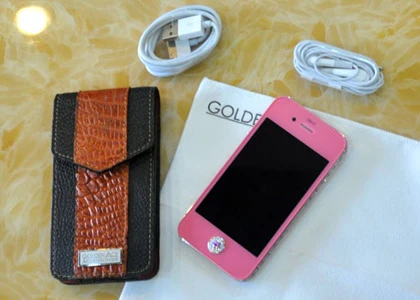 iPhone 4 màu hồng đính ruby của hotgirl Sài Gòn ảnh 2