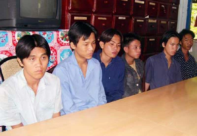 Những khuôn mặt non choẹt như thế này đã sớm phạm tội hình sự. Ảnh: Phan Công