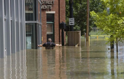 Mưa lũ làm chết 29 người ảnh 1